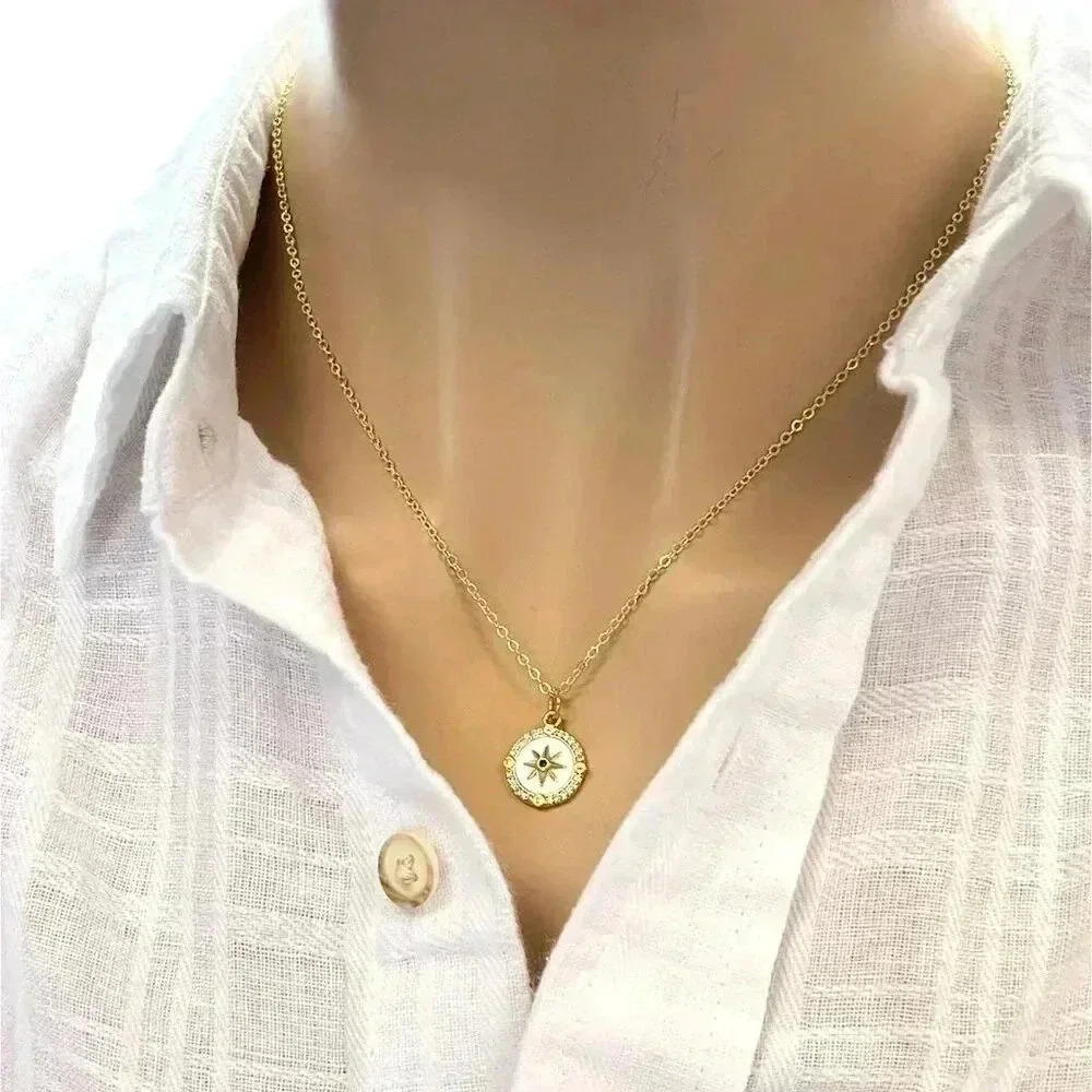 Gold compass necklace, dainty minimalist jewelry - Picture 4 of 10